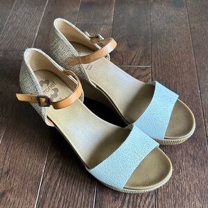 Lightweight, Comfortable Wedge Sandal